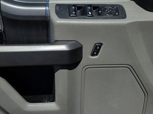 Used 2019 Ford F150 XLT w/ Equipment Group 302A Luxury AWD/4WD image 18