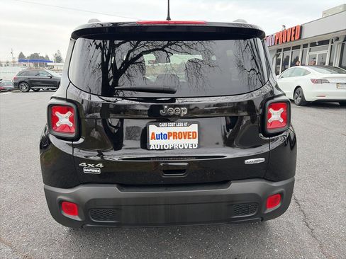 Used 2019 Jeep Renegade Latitude w/ Popular Equipment Group image 6