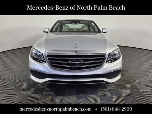 Used 2017 Mercedes-Benz E 300 4MATIC image 2