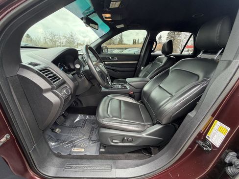 Used 2019 Ford Explorer XLT w/ Equipment Group 202A image 10