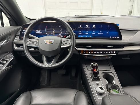 Used 2025 Cadillac XT4 Premium Luxury w/ Technology Package image 16