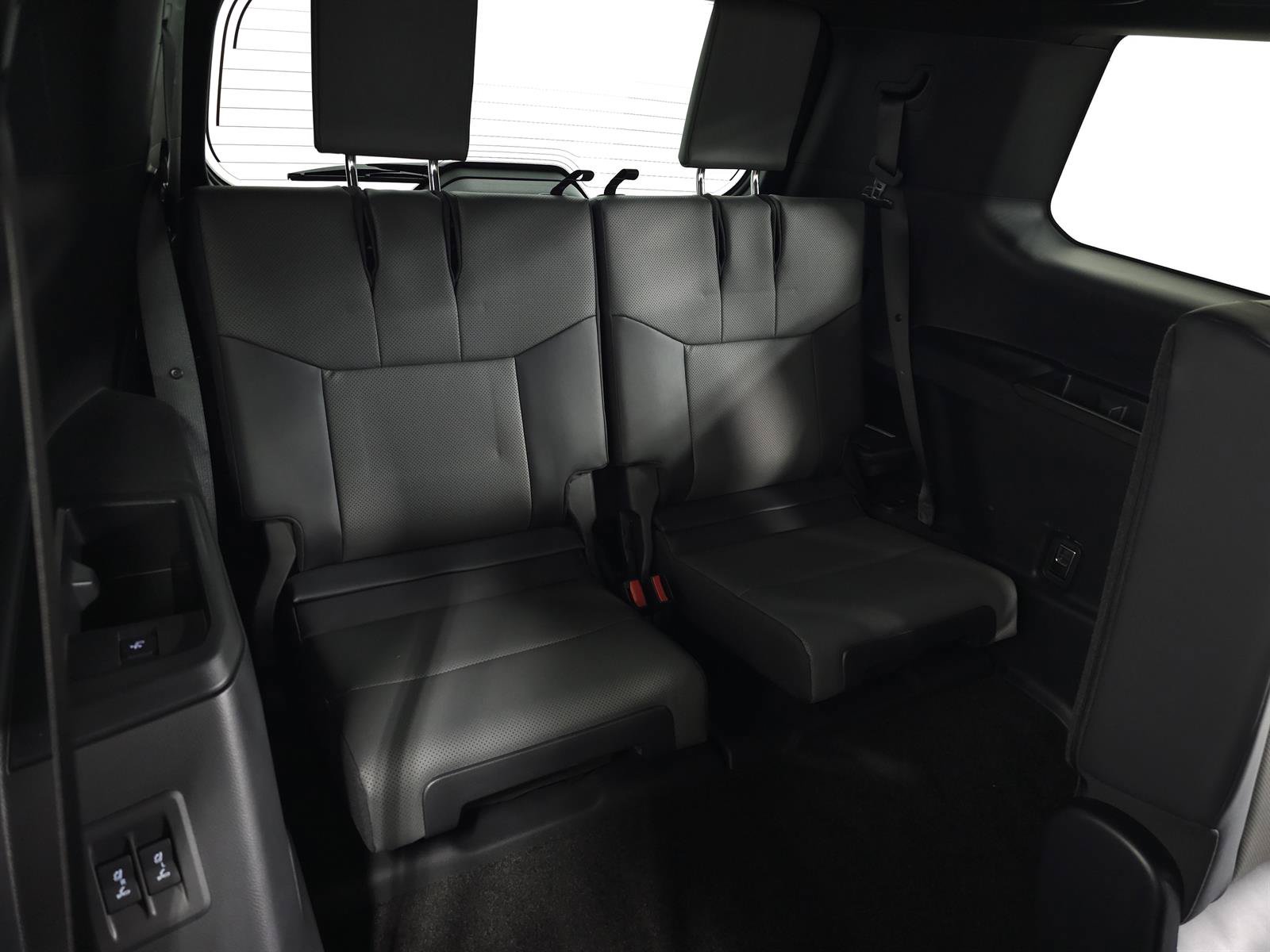 Used 2024 Lexus GX 550 w/ Cold Area Package AWD/4WD image 36
