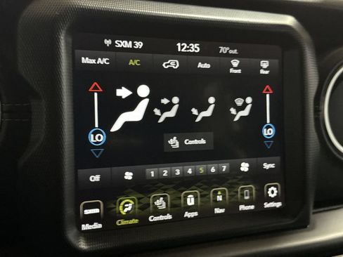Used 2020 Jeep Wrangler Unlimited Sahara AWD/4WD image 17