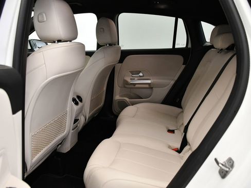 Used 2025 Mercedes-Benz GLA 250 4MATIC image 43