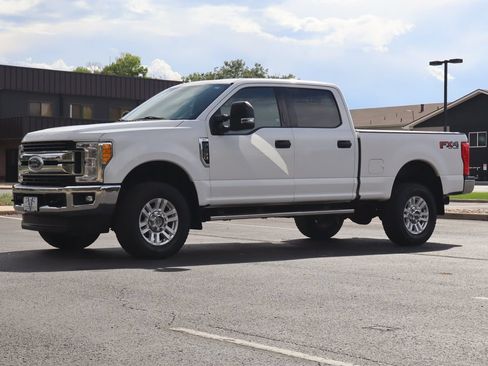Used 2017 Ford F250 XLT w/ XLT Value Package AWD/4WD image 11
