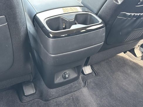 Used 2025 Kia Telluride EX w/ EX Captain's Chair Package FWD image 9