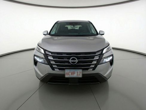 Used 2025 Nissan Rogue SV FWD image 2