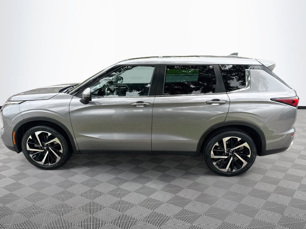 Used 2023 Mitsubishi Outlander SE FWD image 9