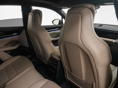 Used 2025 Porsche Macan Electric image 20