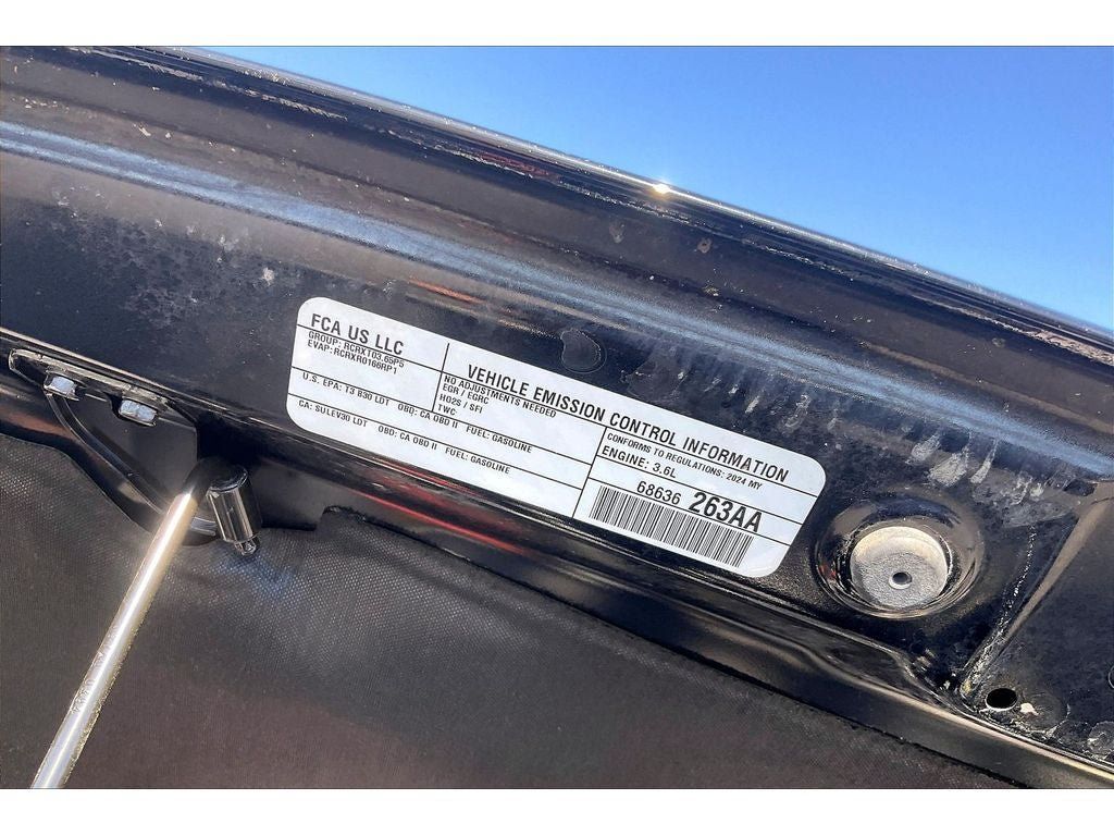 Used 2024 Jeep Gladiator Rubicon AWD/4WD image 33
