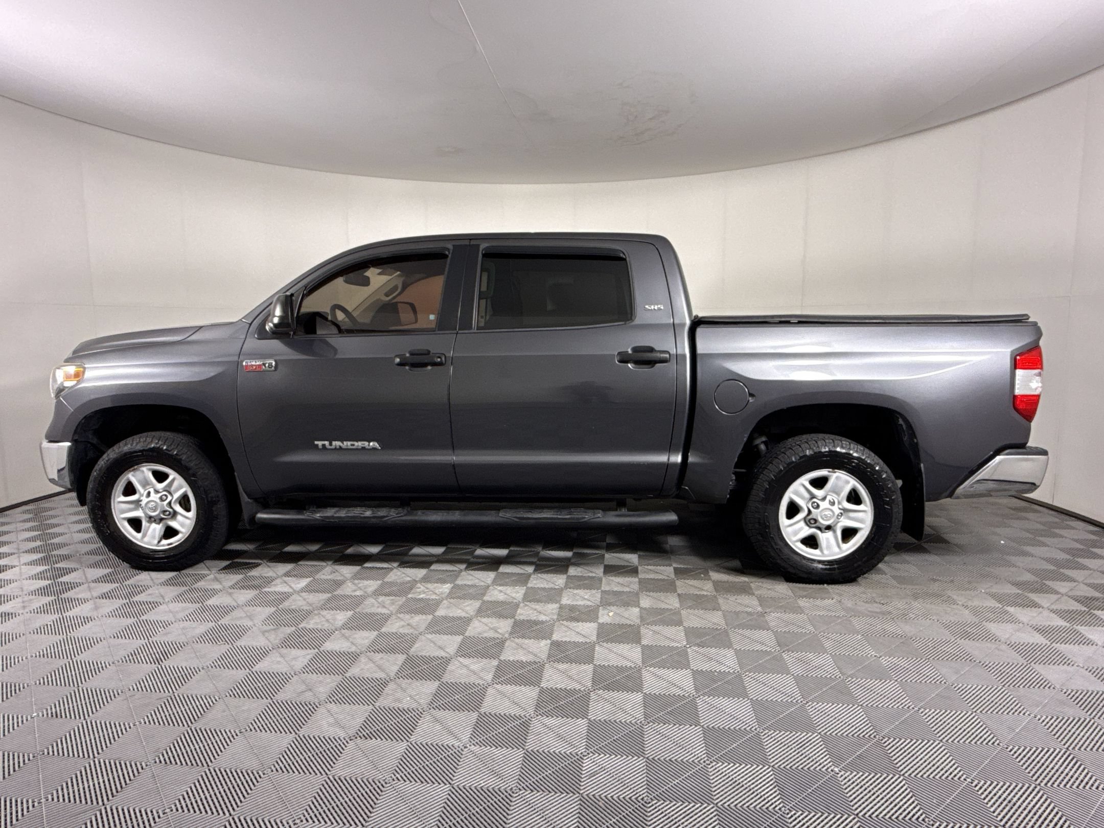 Used 2018 Toyota Tundra SR5 w/ SR5 Upgrade Package RWD image 2