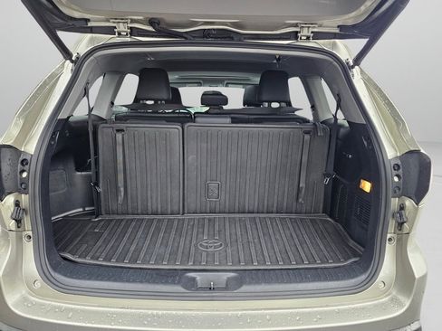 Used 2015 Toyota Highlander XLE image 18