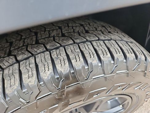 Used 2019 Jeep Cherokee Trailhawk image 33