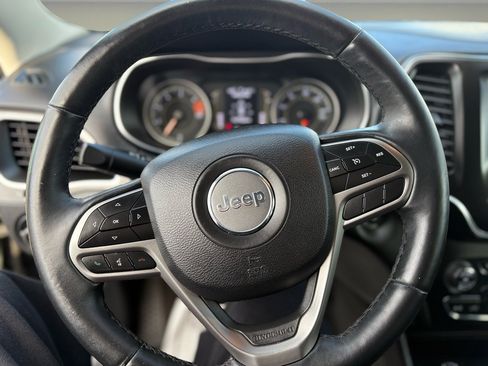 Used 2019 Jeep Cherokee Latitude Plus w/ Cold Weather Group image 19