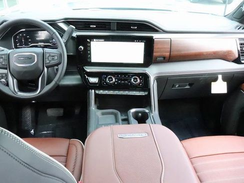 New 2025 GMC Sierra 2500 Denali Ultimate image 15