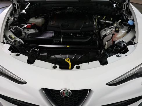Used 2023 Alfa Romeo Stelvio Ti AWD/4WD image 39