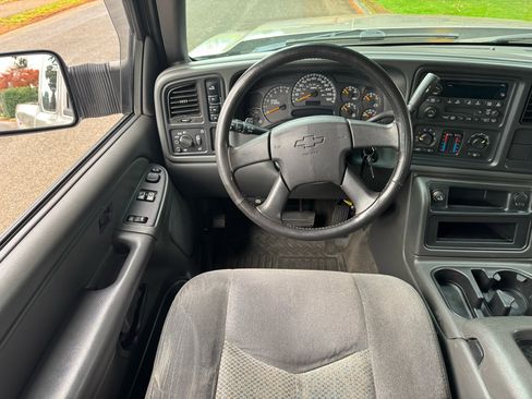 Used 2005 Chevrolet Silverado 2500 LS image 22
