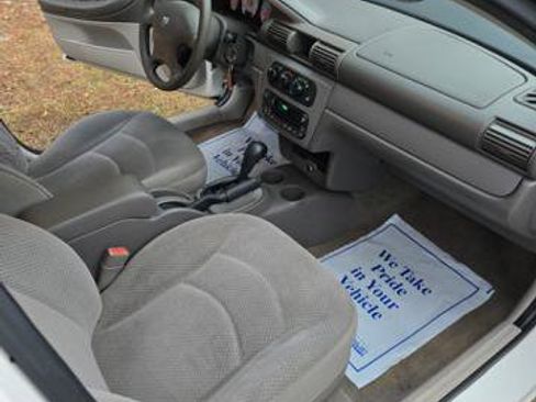 Used 2005 Dodge Stratus SXT image 10