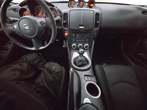 Used 2016 Nissan 370Z NISMO image 12