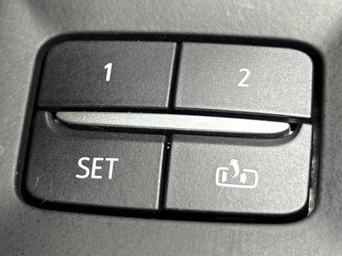 Used 2023 Chevrolet Tahoe Premier AWD/4WD image 34