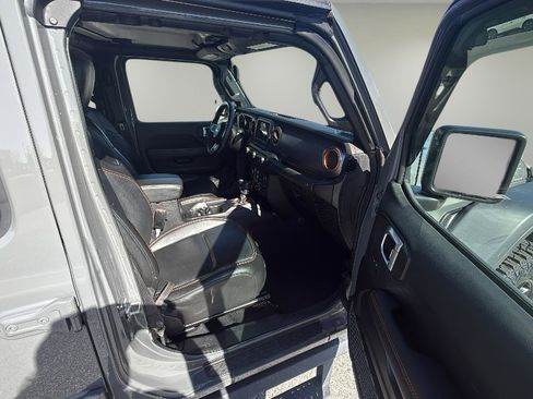 Used 2021 Jeep Gladiator Mojave w/ LED Lighting Group image 13