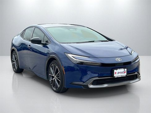 Used 2025 Toyota Prius Limited image 3