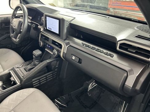 Used 2025 Toyota Tacoma SR5 image 27
