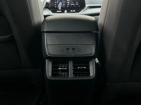 Used 2025 Chevrolet Equinox LT image 12