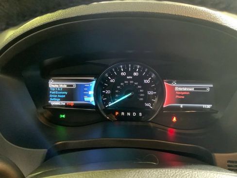 Used 2017 Ford Explorer XLT w/ Equipment Group 202A FWD image 15