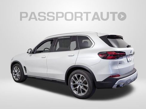 Used 2024 BMW X5 xDrive40i w/ Premium Package AWD/4WD image 3