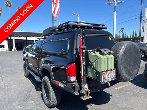 Used 2017 Toyota Tacoma TRD Off-Road AWD/4WD image 7