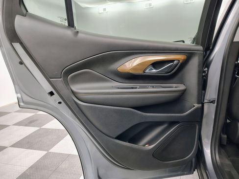 Used 2021 GMC Terrain SLE w/ Driver Convenience Package image 25