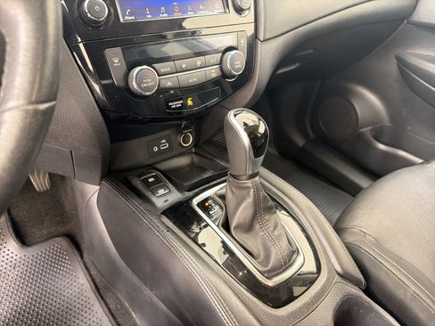 Used 2019 Nissan Rogue SL FWD image 17