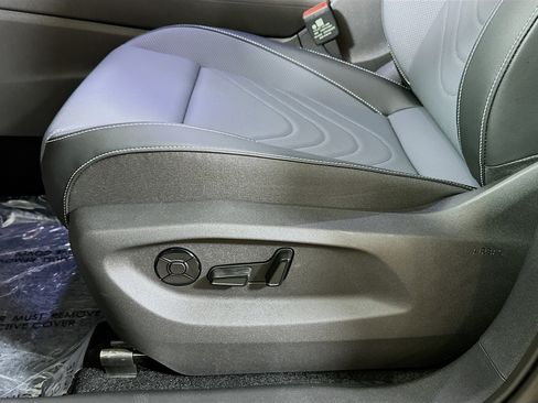 New 2026 Volkswagen Tiguan SE R-Line AWD/4WD image 18