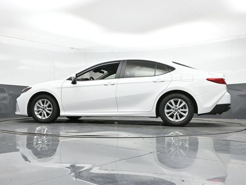 Used 2025 Toyota Camry LE FWD image 42