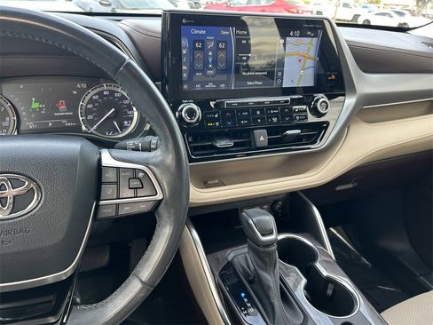 Certified 2022 Toyota Highlander Platinum image 20