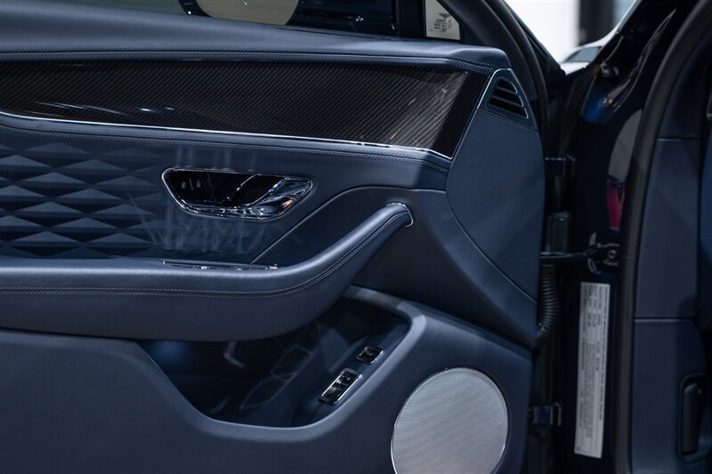 Used 2022 Bentley Flying Spur W12 AWD/4WD image 25