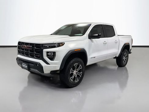 Used 2025 GMC Canyon AT4 w/ Technology Plus Package AWD/4WD image 5