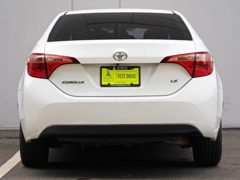 Used 2019 Toyota Corolla LE w/ Carpet Mat Package (TMS) FWD image 10