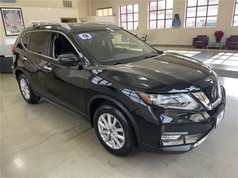 Used 2018 Nissan Rogue SV image 7