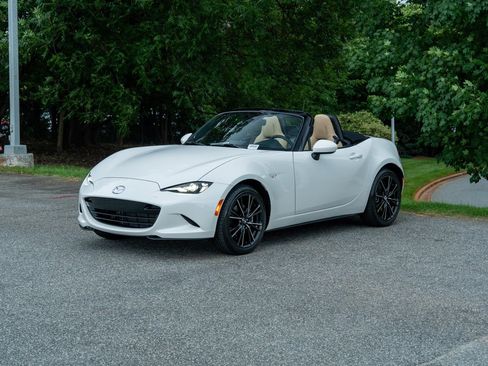 Used 2026 MAZDA MX-5 Miata Grand Touring RWD image 3
