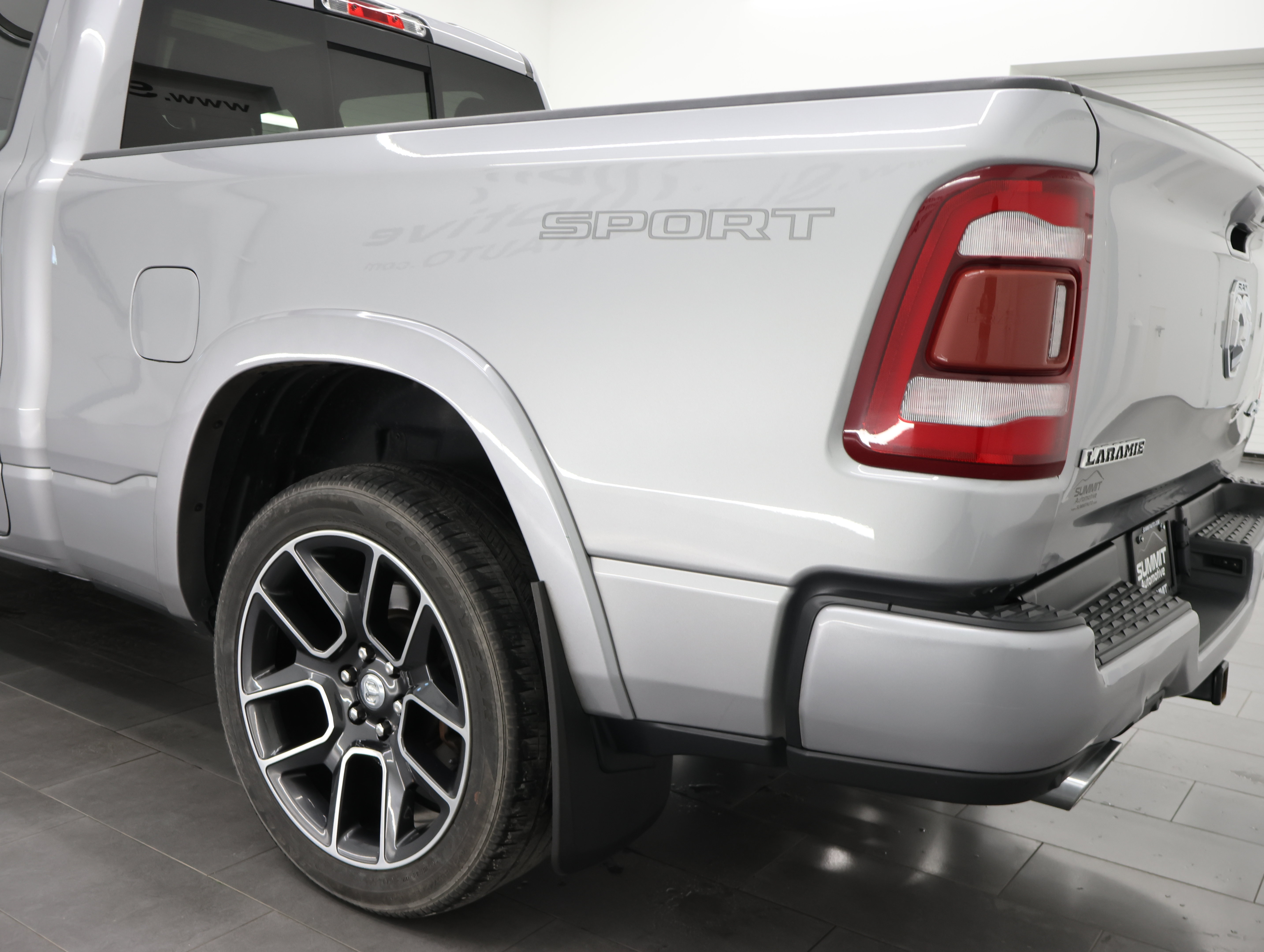 Used 2020 RAM 1500 Laramie AWD/4WD image 30