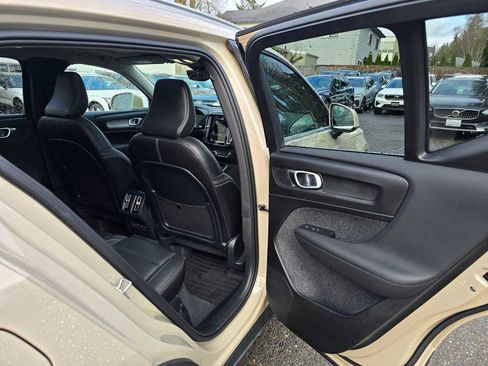 Used 2025 Volvo XC40 B5 Plus w/ Climate Package image 13