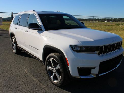 Used 2023 Jeep Grand Cherokee L Limited w/ Trailer Tow Group (B) AWD/4WD image 3