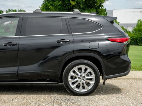 Used 2021 Toyota Highlander Limited AWD/4WD image 14