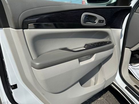 Used 2017 Buick Enclave Leather image 9