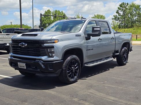 Used 2025 Chevrolet Silverado 2500 Custom w/ Custom Value Package AWD/4WD image 1