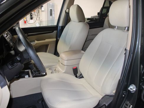 Used 2010 Hyundai Santa Fe GLS image 21