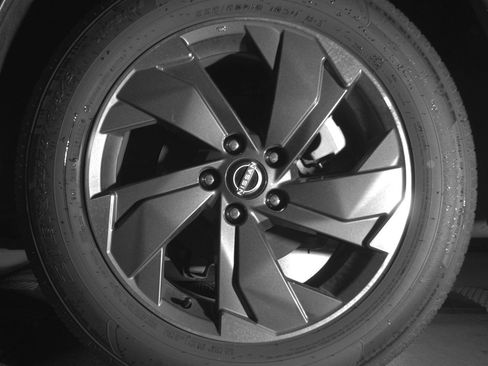 Used 2025 Nissan Rogue SV FWD image 14