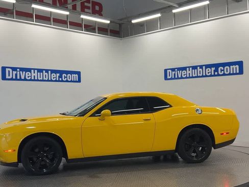 Used 2017 Dodge Challenger SXT w/ Driver Convenience Group RWD image 7